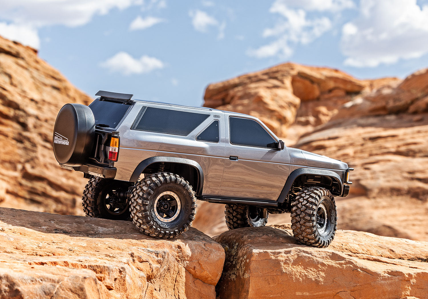 Traxxas TRX-4 Nissan Pathfinder RTR