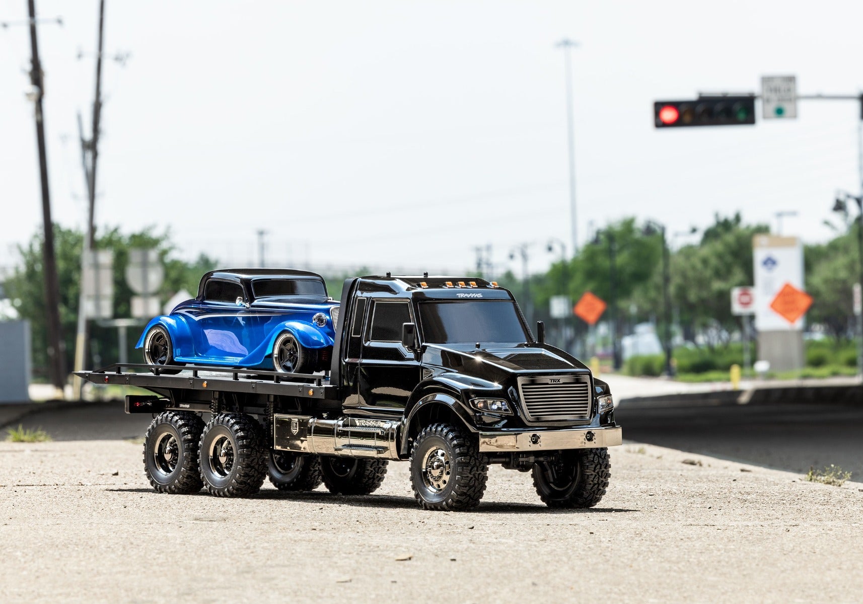 Traxxas TRX-6 RTR 1/10 6x6 Ultimate RC Hauler Flatbed Tow Truck w/ Pro Scale Winch