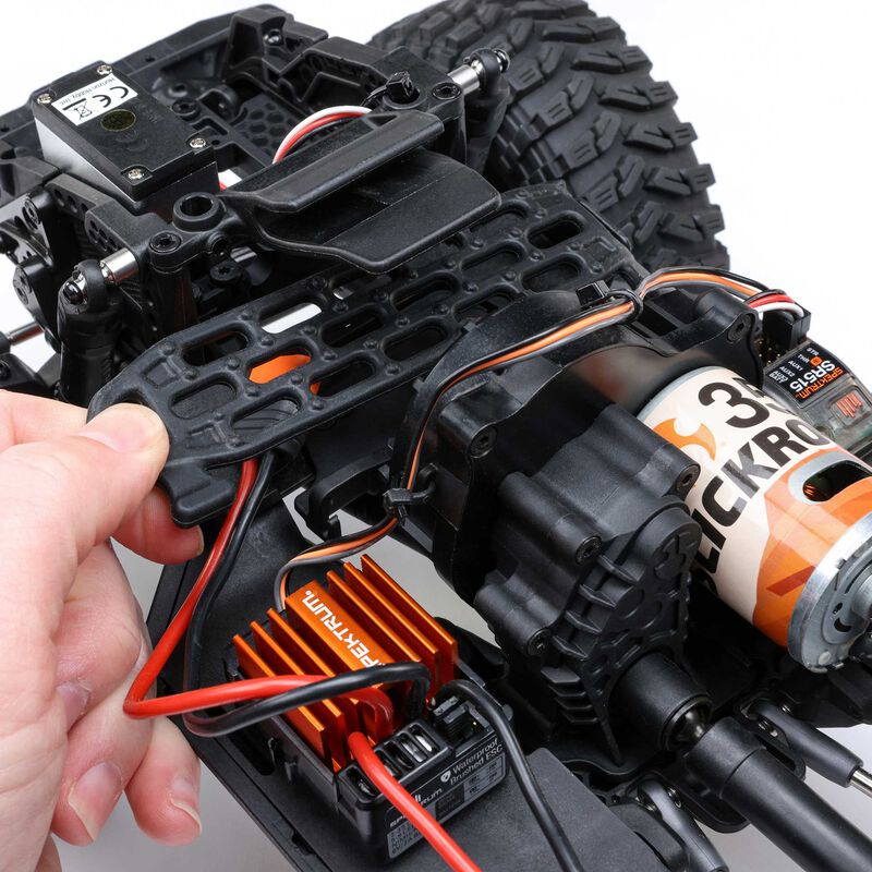 Axial SCX10 III Coyote 1/10 RTR 4WD Electric Rock Crawler (Gold) w/2.4GHz Radio, Battery & Charger