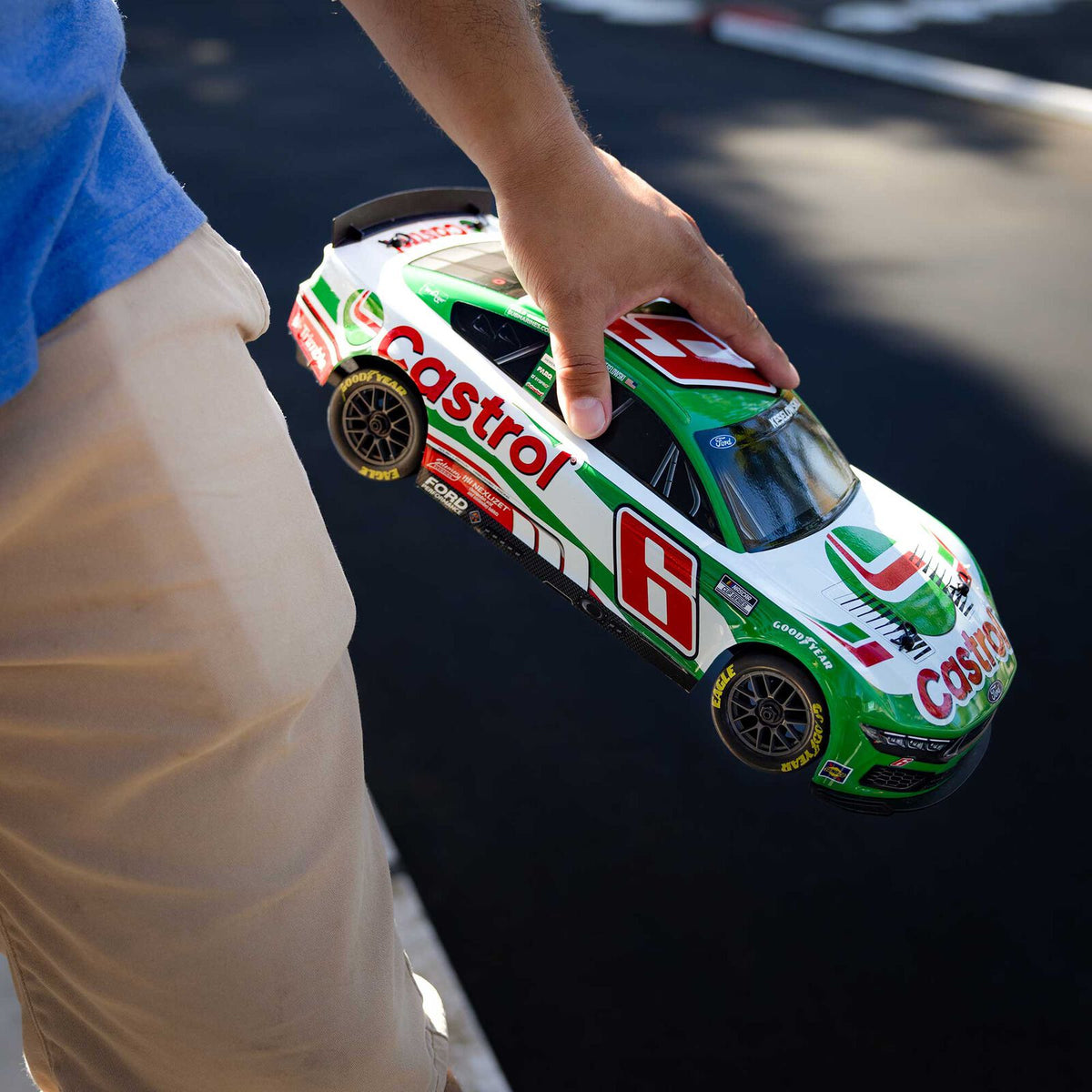 1/12 Losi NASCAR Brad Keselowski No. 6 2026 Castrol Ford Mustang (Battery & Charger Included)