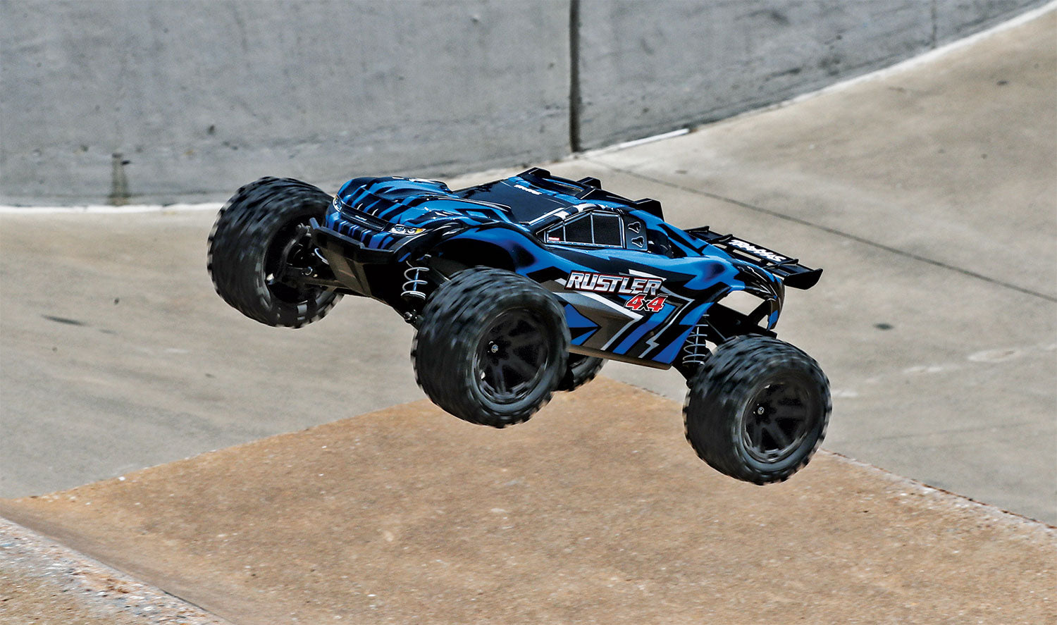 Traxxas Rustler 4X4 1/10 4WD RTR Stadium Truck w/ & iD Battery & Charger *Archived